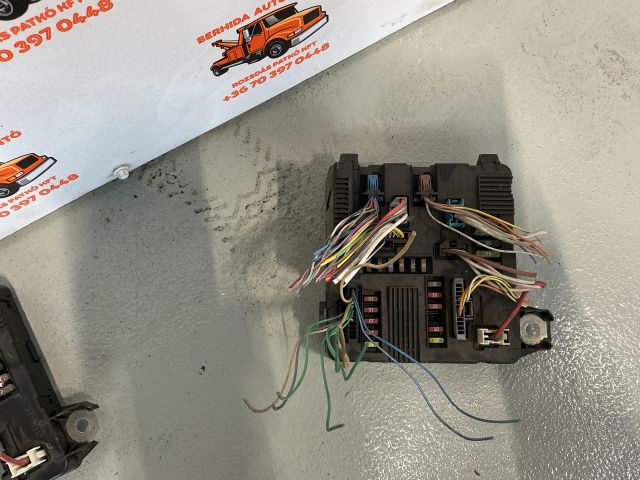 bontott RENAULT MEGANE II Biztosítéktábla Motortér