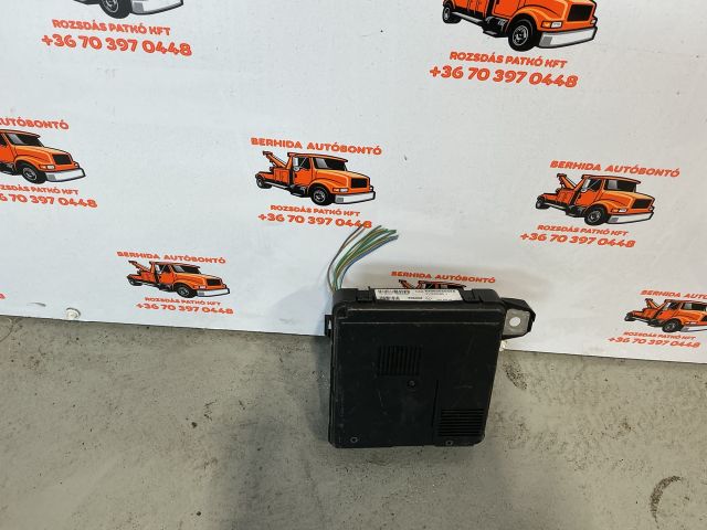 bontott RENAULT MEGANE II Biztosítéktábla Motortér