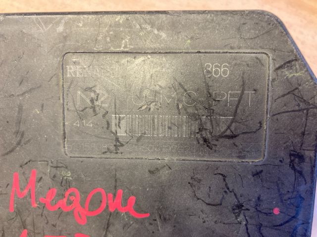 bontott RENAULT MEGANE II Biztosítéktábla Motortér