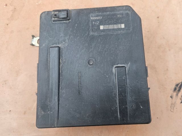 bontott RENAULT MEGANE II Biztosítéktábla Motortér