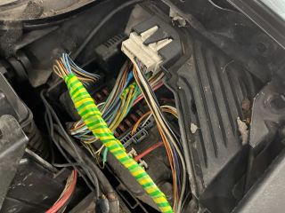 bontott RENAULT MEGANE II Biztosítéktábla Motortér