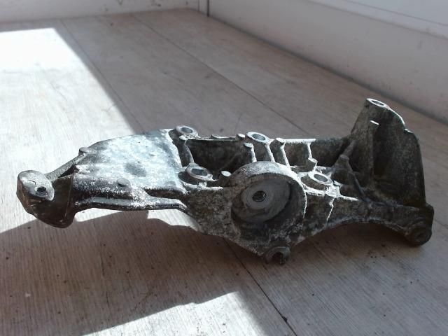 bontott RENAULT MEGANE II Generátor Tartó Bak