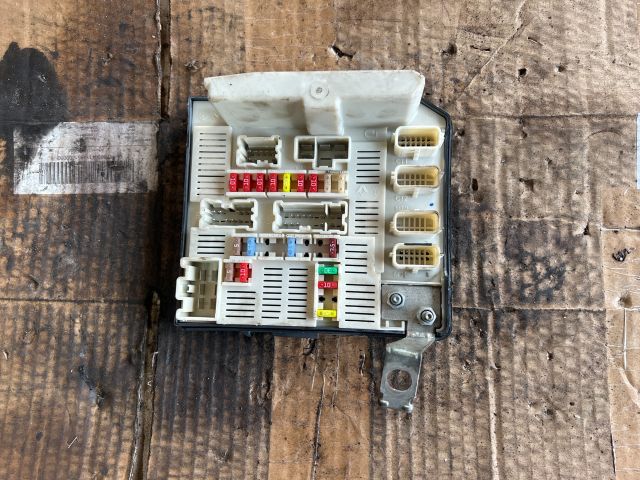 bontott RENAULT MEGANE II Biztosítéktábla Motortér