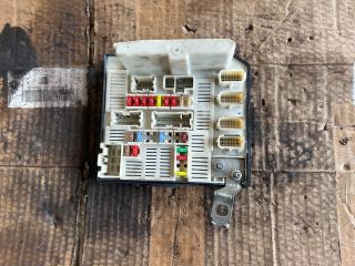 bontott RENAULT MEGANE II Biztosítéktábla Motortér