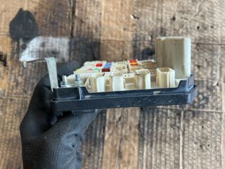 bontott RENAULT MEGANE II Biztosítéktábla Motortér