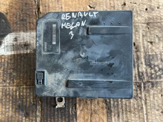 bontott RENAULT MEGANE II Biztosítéktábla Motortér