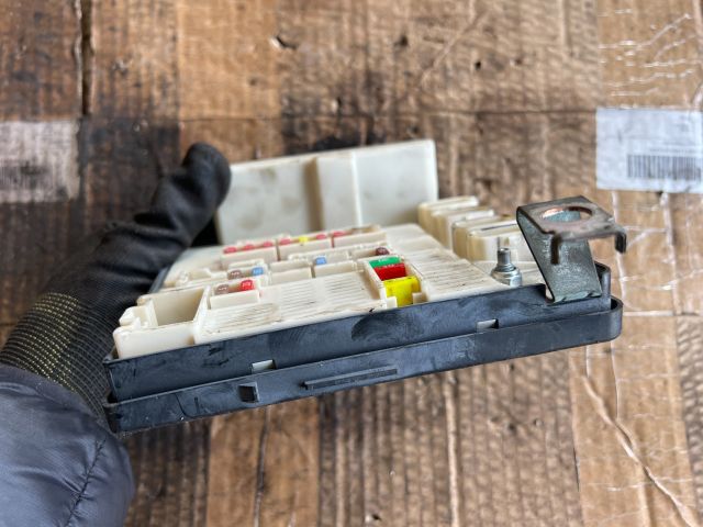 bontott RENAULT MEGANE II Biztosítéktábla Motortér