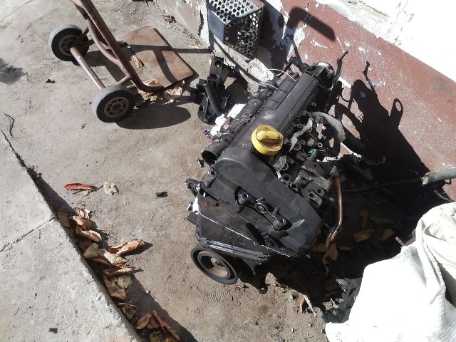 bontott RENAULT MEGANE II Motor (Fűzött blokk hengerfejjel)