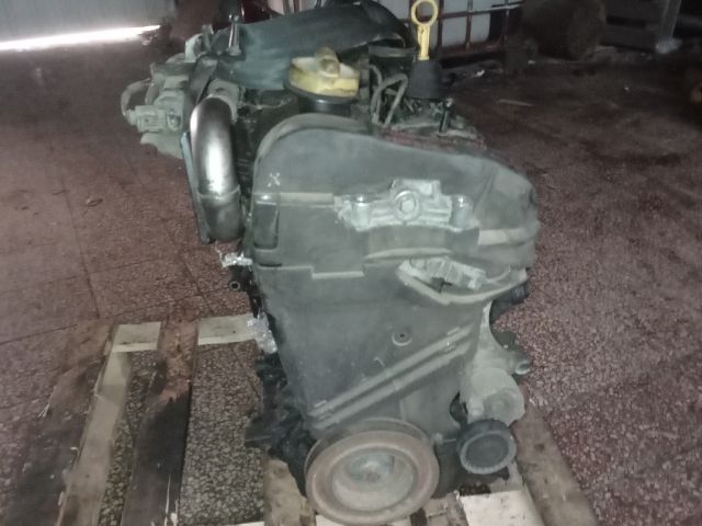 bontott RENAULT MEGANE II Motor (Fűzött blokk hengerfejjel)