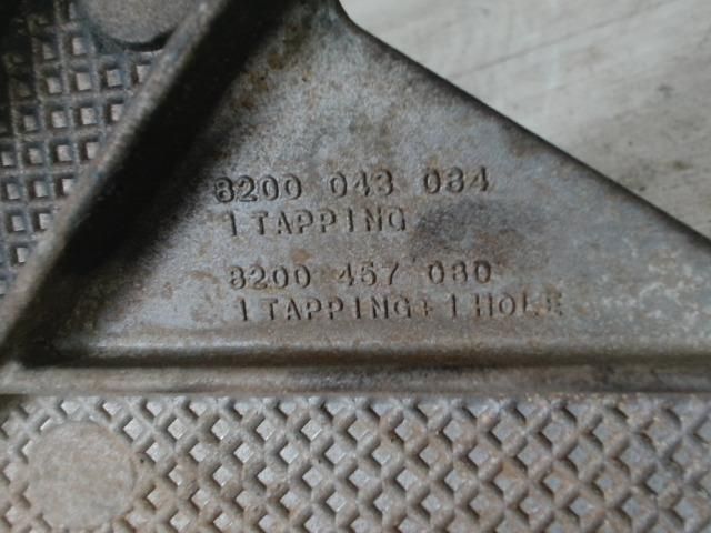 bontott RENAULT MEGANE II Motor Tartó Bak (Fém)