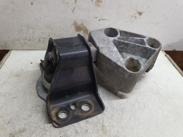 bontott RENAULT MEGANE II Motor Tartó Bak (Fém)