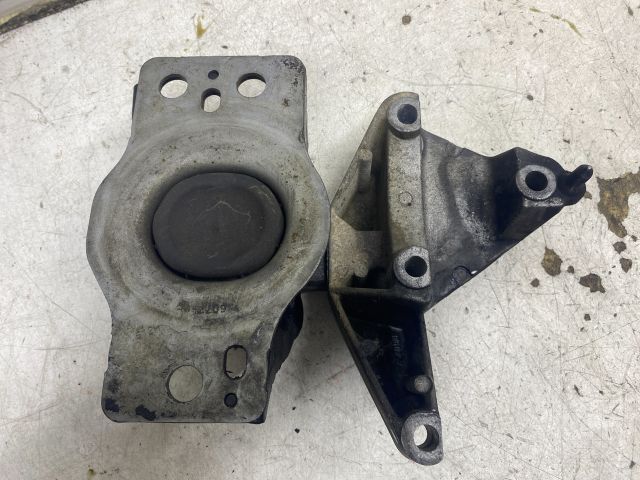 bontott RENAULT MEGANE II Motor Tartó Bak (Fém)