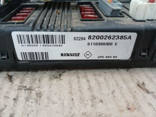 bontott RENAULT MEGANE II Biztosítéktábla Motortér