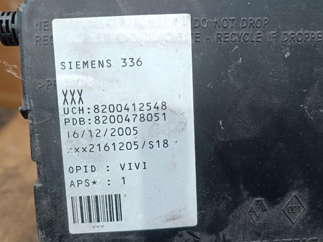 bontott RENAULT MEGANE II Biztosítéktábla Motortér