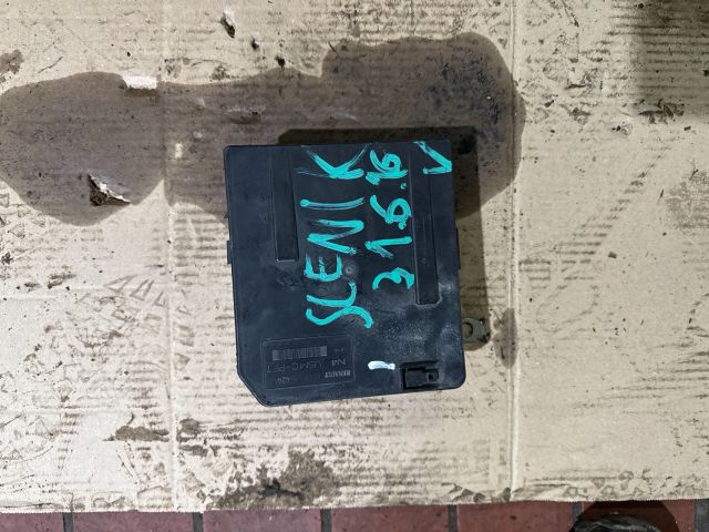 bontott RENAULT MEGANE II Biztosítéktábla Motortér