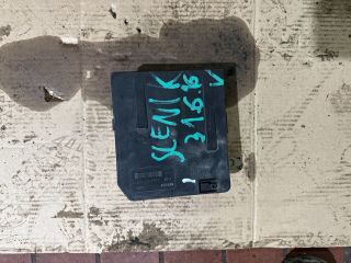 bontott RENAULT MEGANE II Biztosítéktábla Motortér