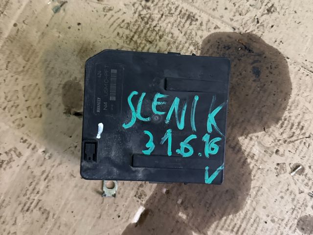 bontott RENAULT MEGANE II Biztosítéktábla Motortér