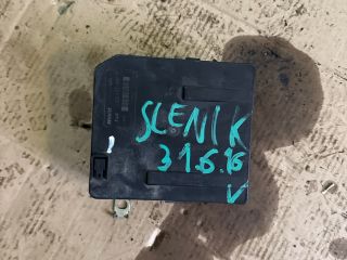 bontott RENAULT MEGANE II Biztosítéktábla Motortér