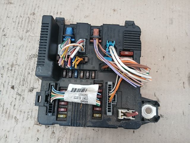 bontott RENAULT MEGANE II Biztosítéktábla Motortér