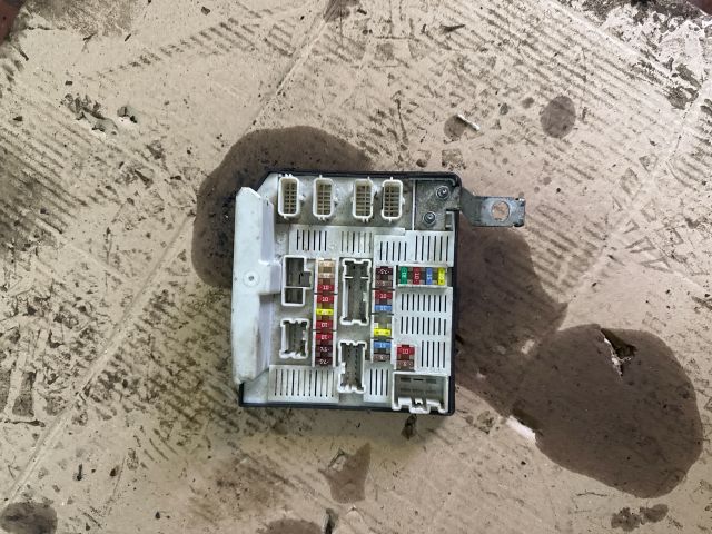 bontott RENAULT MEGANE II Biztosítéktábla Motortér