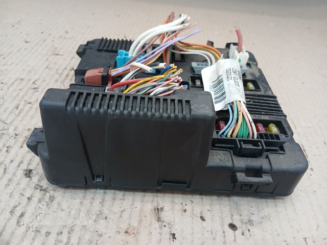 bontott RENAULT MEGANE II Biztosítéktábla Motortér