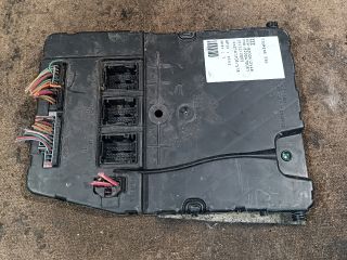 bontott RENAULT MEGANE II Biztosítéktábla Motortér