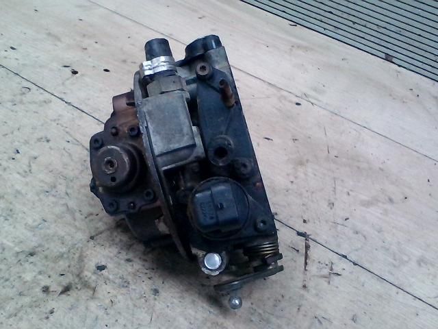 bontott RENAULT MEGANE II Központi Injektor