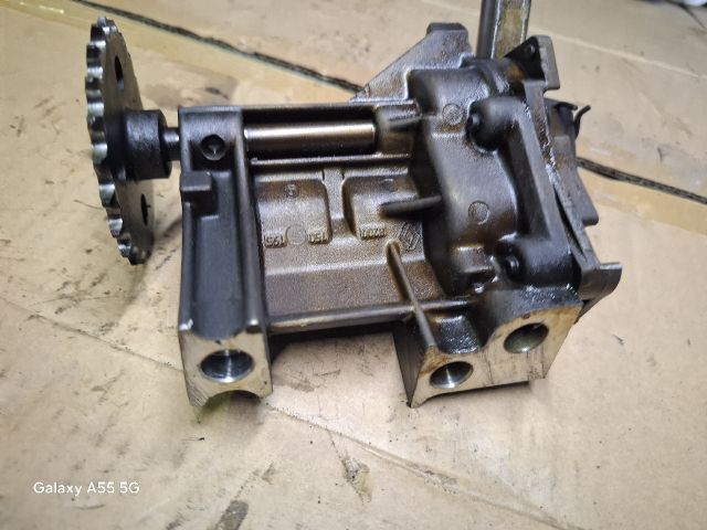 bontott RENAULT MEGANE II Olajszivattyú