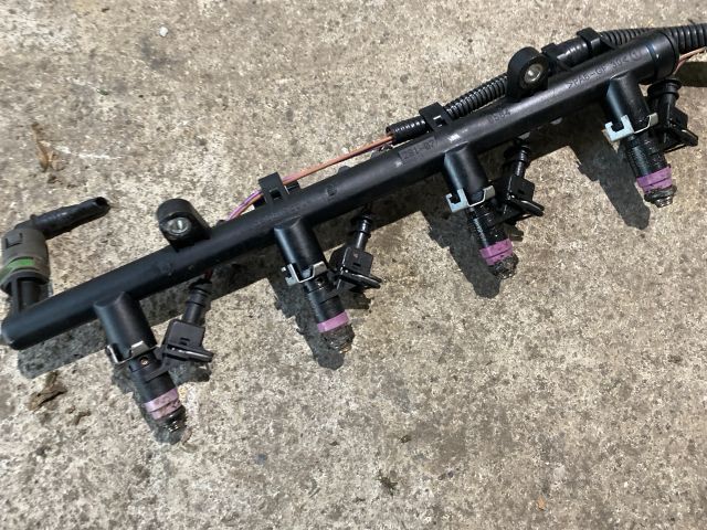 bontott RENAULT MEGANE II Porlasztó Sor / Híd