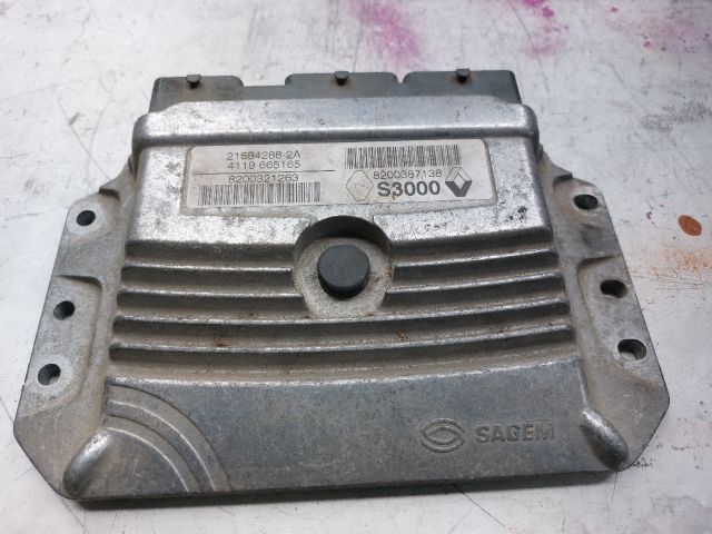 bontott RENAULT MEGANE II Motorvezérlő