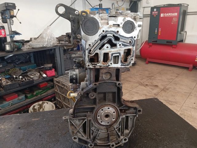 bontott RENAULT MEGANE II Motor (Fűzött blokk hengerfejjel)