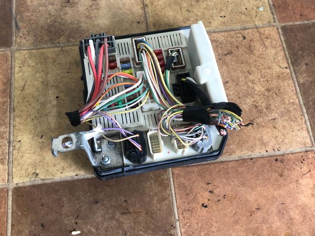 bontott RENAULT MEGANE II Biztosítéktábla Motortér