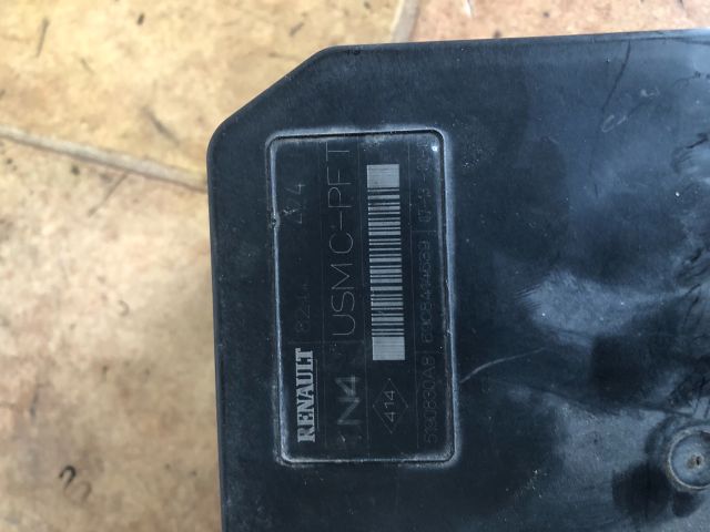 bontott RENAULT MEGANE II Biztosítéktábla Motortér