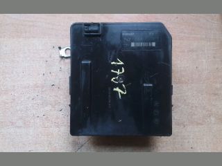 bontott RENAULT MEGANE II Biztosítéktábla Motortér