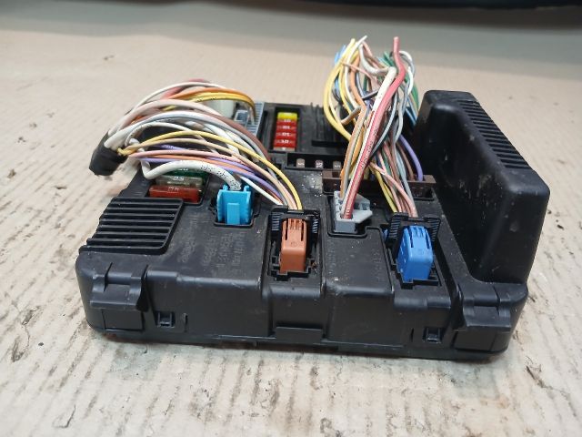 bontott RENAULT MEGANE II Biztosítéktábla Motortér