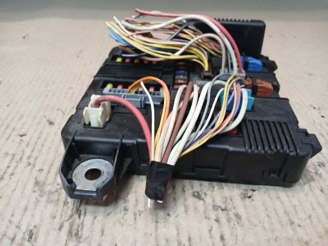 bontott RENAULT MEGANE II Biztosítéktábla Motortér