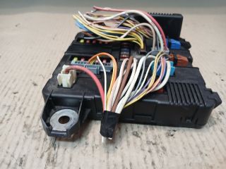 bontott RENAULT MEGANE II Biztosítéktábla Motortér