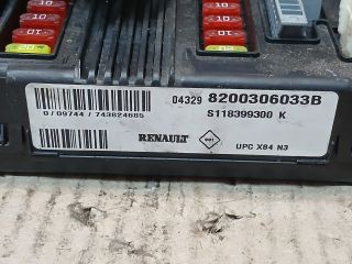 bontott RENAULT MEGANE II Biztosítéktábla Motortér