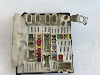 bontott RENAULT MEGANE II Biztosítéktábla Motortér