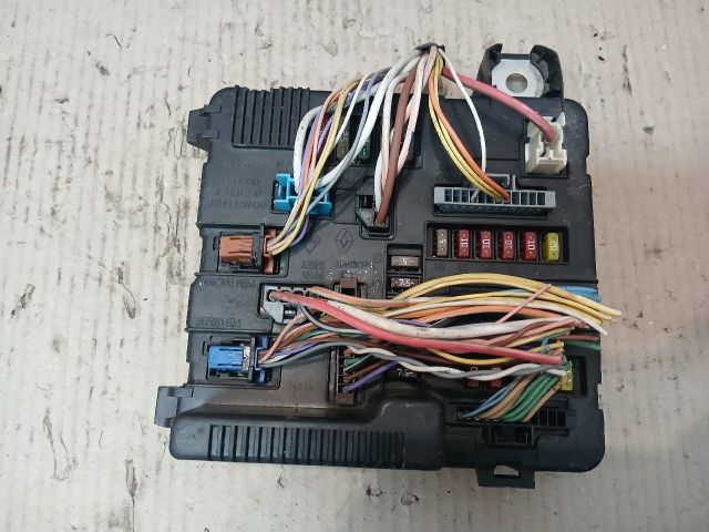 bontott RENAULT MEGANE II Biztosítéktábla Motortér