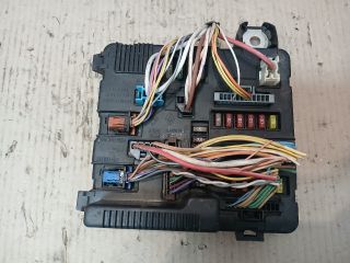 bontott RENAULT MEGANE II Biztosítéktábla Motortér