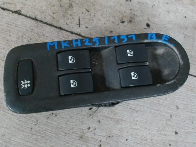 bontott RENAULT MEGANE II Bal első Ablakemelő Kapcsoló