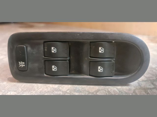 bontott RENAULT MEGANE II Bal első Ablakemelő Kapcsoló