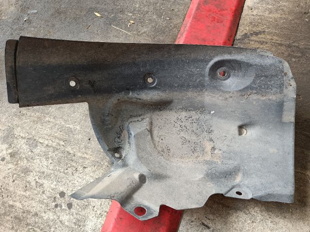 bontott RENAULT MEGANE II Bal első Dobbetét (Kerékjárati, Műanyag)