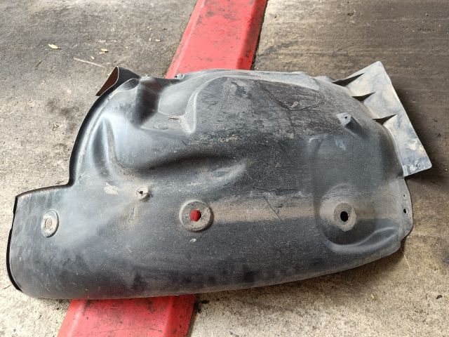 bontott RENAULT MEGANE II Bal első Dobbetét (Kerékjárati, Műanyag)