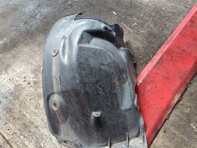 bontott RENAULT MEGANE II Bal első Dobbetét (Kerékjárati, Műanyag)