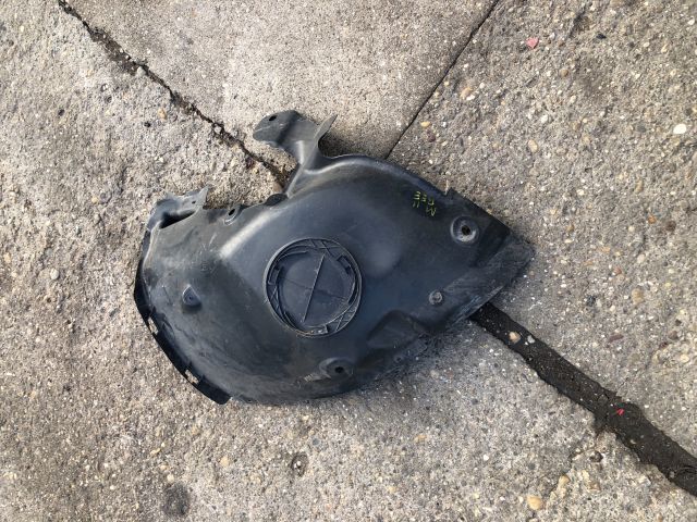 bontott RENAULT MEGANE II Bal első Első Dobbetét (Kerékjárati, Műanyag)