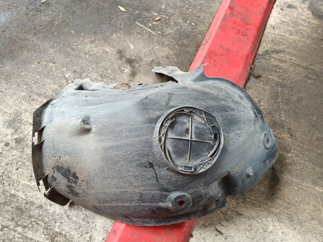 bontott RENAULT MEGANE II Bal első Első Dobbetét (Kerékjárati, Műanyag)