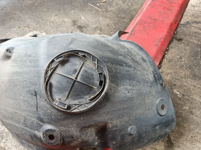 bontott RENAULT MEGANE II Bal első Első Dobbetét (Kerékjárati, Műanyag)