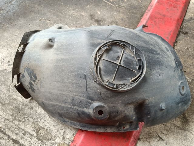 bontott RENAULT MEGANE II Bal első Első Dobbetét (Kerékjárati, Műanyag)